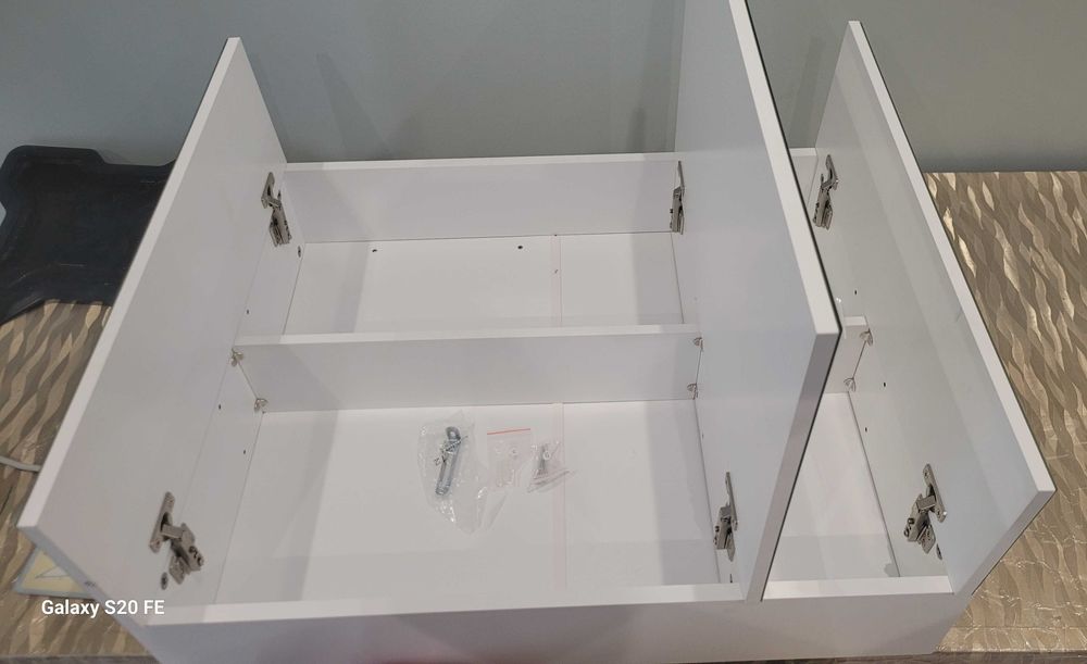 Szafka Łazienkowa z lustrem . Wisząca . Nowa 70,5x15x60,5cm