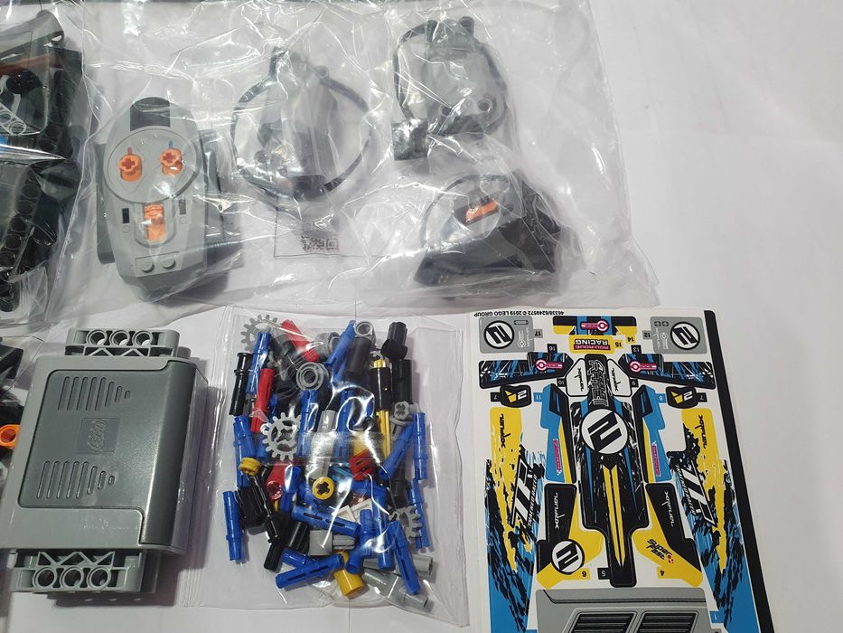 Zestaw klocki LEGO TECHNIC 42095 zdalnie sterowana RC wyścigówka kaskaderska Nowa ale bez pudelka