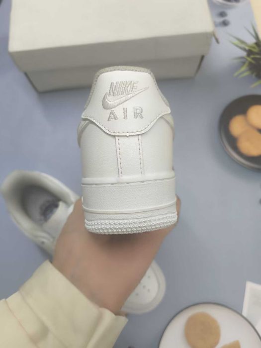 Białe trampki w rozmiarze 39