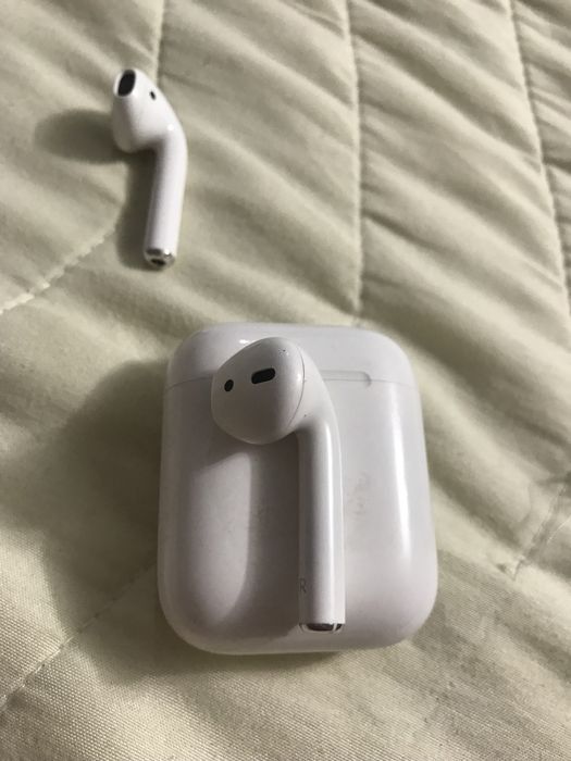 Продам навушник Airpods 2 правий а2031