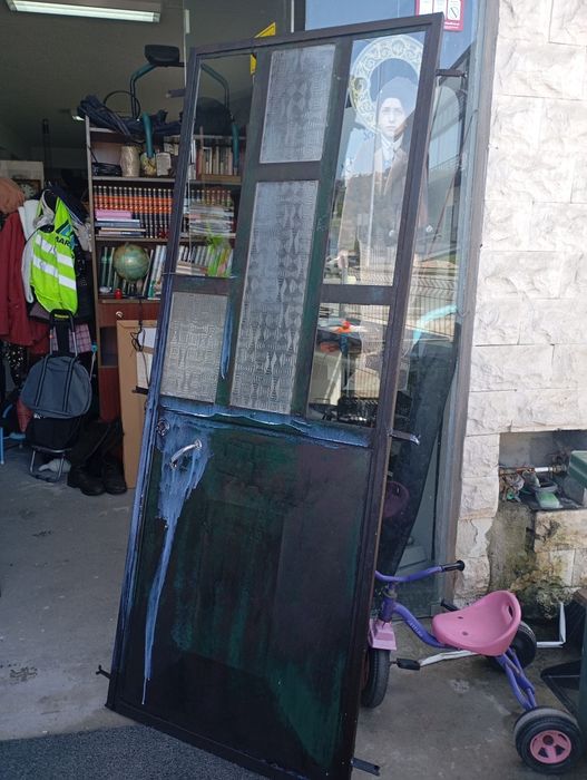 Porta em ferro com vidros