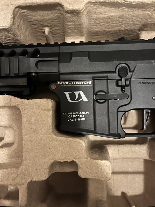 Arma airsoft M4 - Classic Army CBQ RIS PRETA