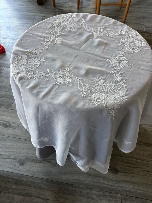 Toalha de mesa quadrada bordado da Madeira