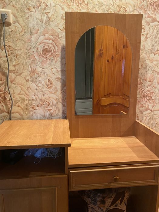 Комод с зеркалом