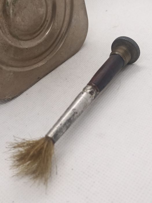Garrafa ou recipiente antigo para óleo de maquinas
