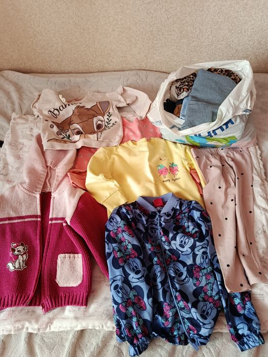 Продам великий пакет речей на дівчинку