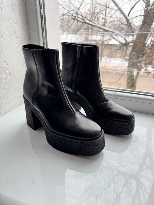 Чорні ботинки, підходять для осені та весни