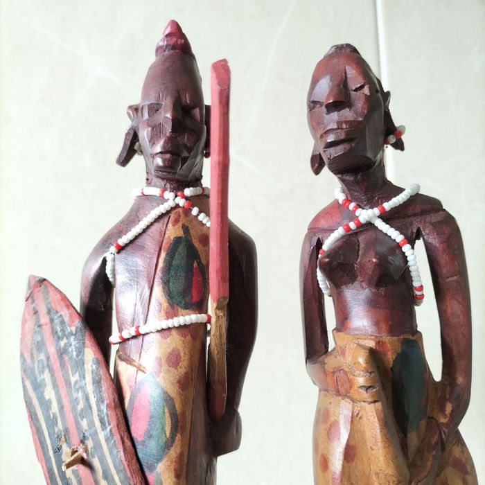 Estatuetas madeira indígenas par altura 24 cm