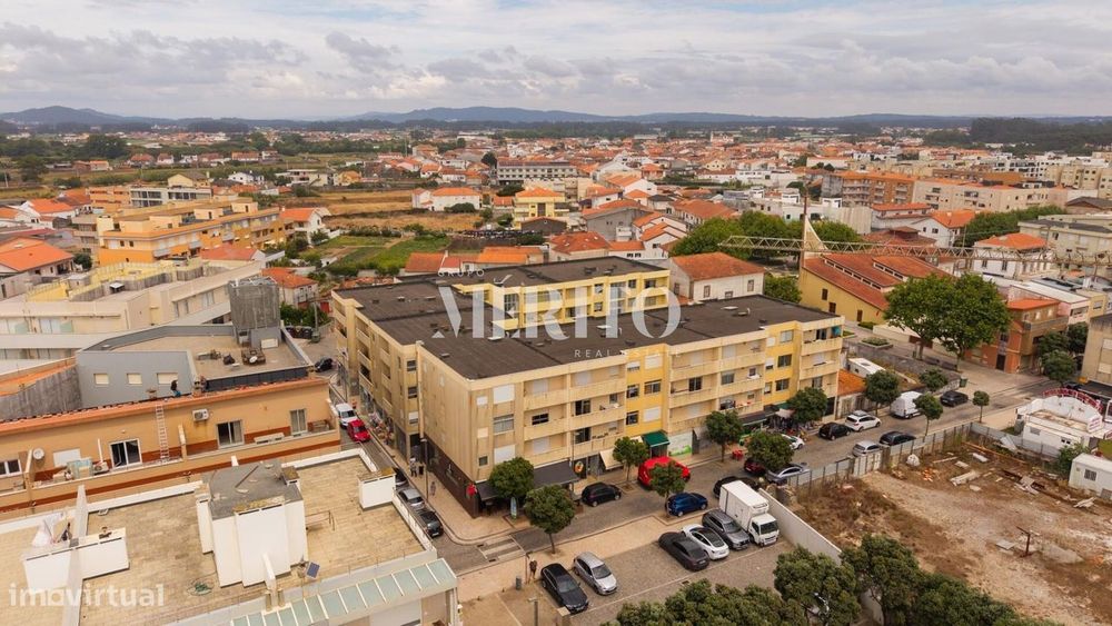 T2 Renovado a 50 Metros da Praia da Apúlia – Conforto, Localização e Q