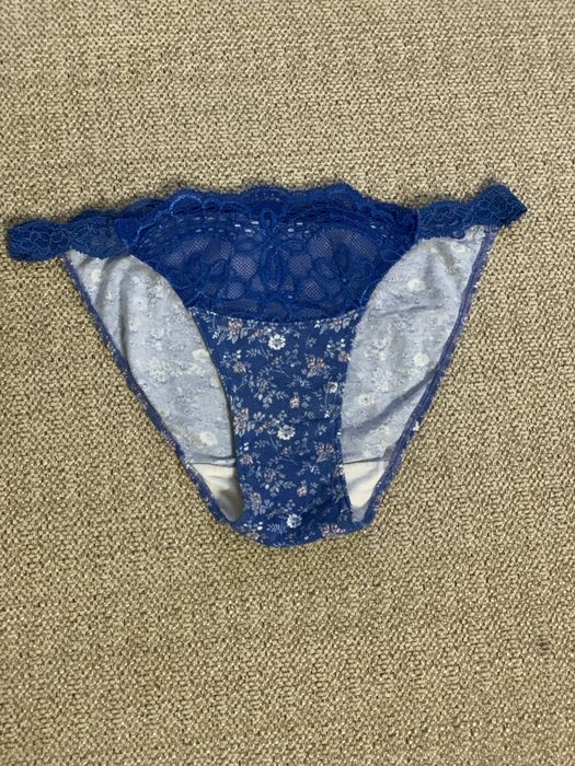 Мереживні жіночі трусики стрейч та стрінги