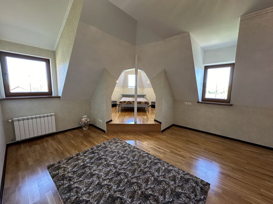 Продаж заміського будинку