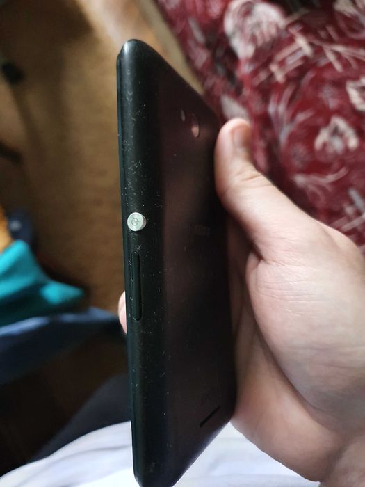 Продам телефон Sony Xperia E4g 2033