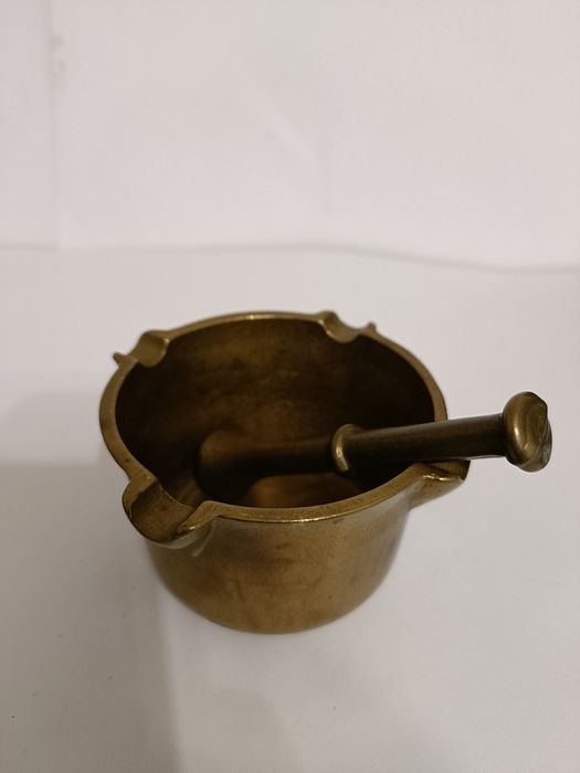 Mosiężny moździerz