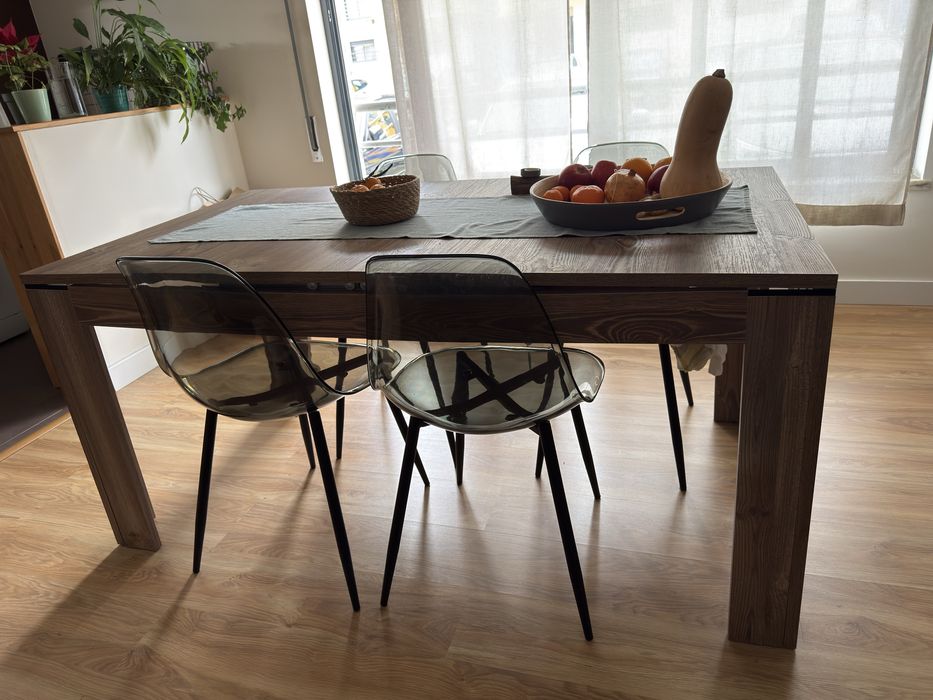 Mesa de Jantar + Cadeiras