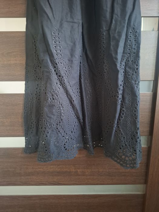 Czarna sukienka haftowana Esprit 36