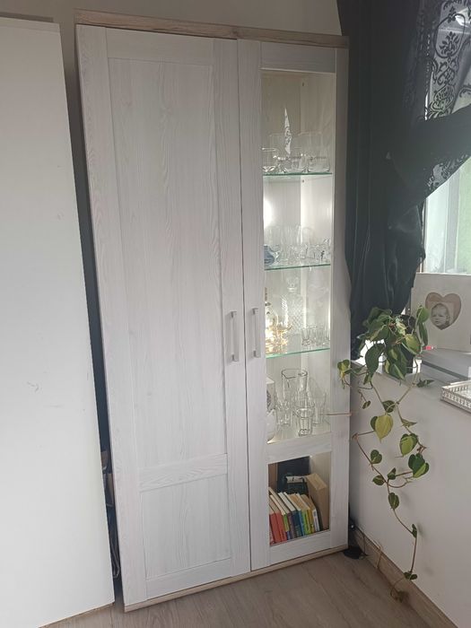 Witryna z oświetleniem