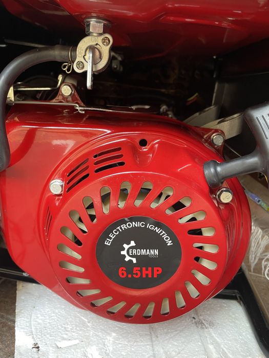 Бензиновий генератор