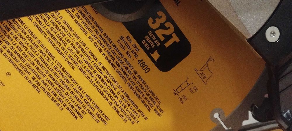 торцовка DeWalt DWS709  з протяжкою США