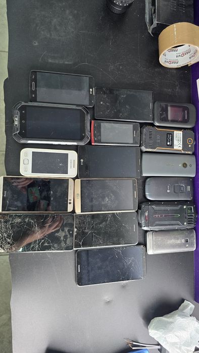17 uszkodzonych telefonów, rozne modele lg, nokia, samsung, huawei