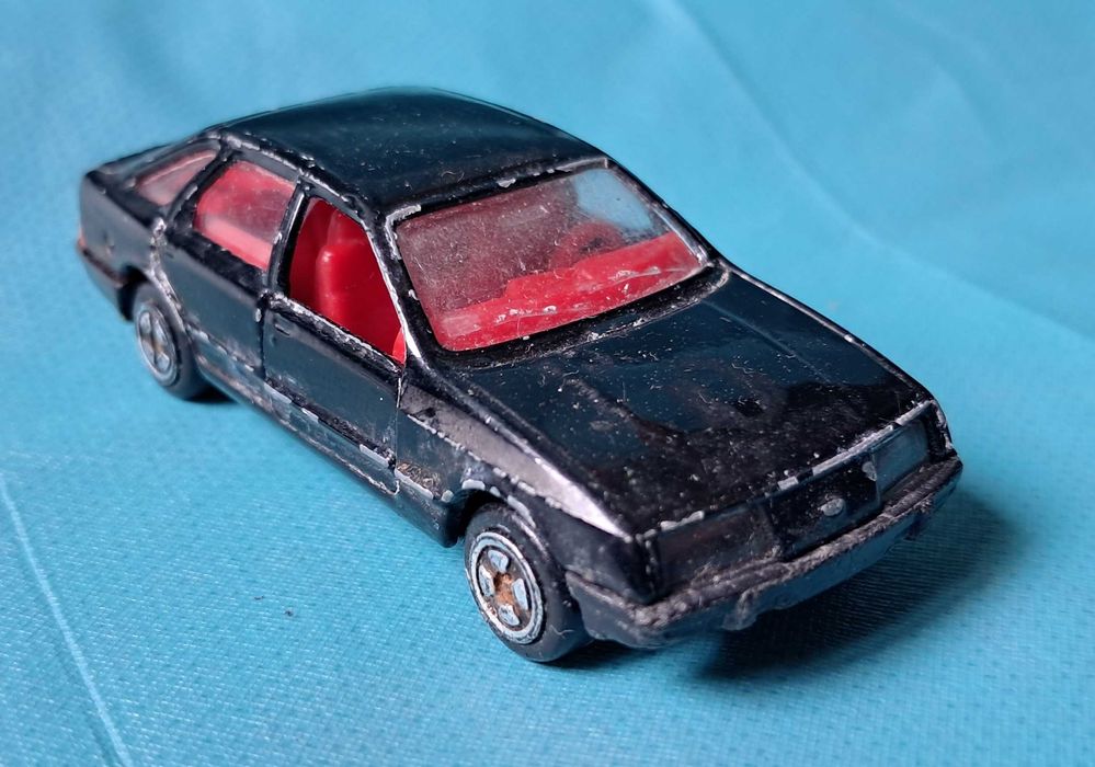 Stare autko, resorak Corgi - Ford Sierra 2.3 Ghia z 1985