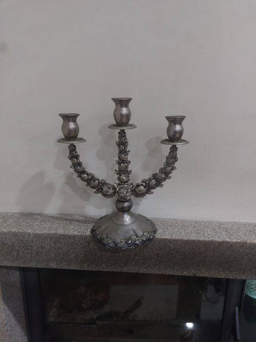 Castiçal para 3 velas.