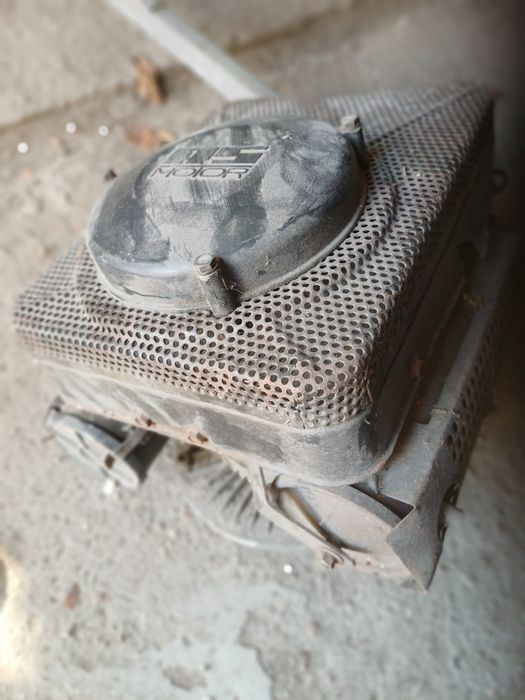 Silnik dwusuwowy od kosiarki