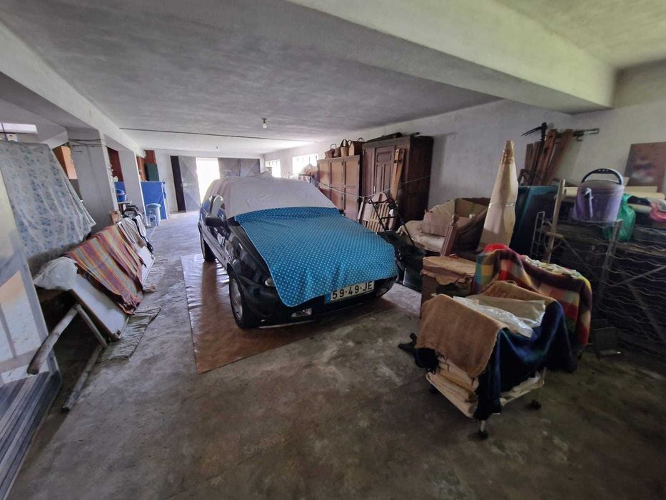 Moradia localizada em Fornos.