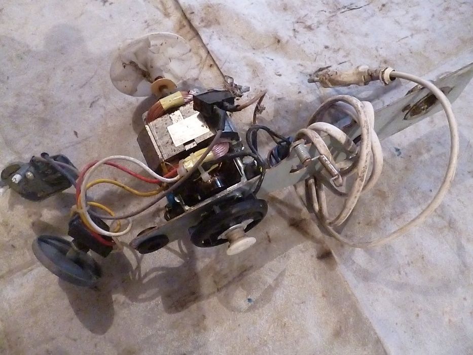 Кухонный комбаин SATURN ST1061/600W.(запчасти)