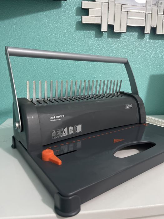 Máquina de encadernação