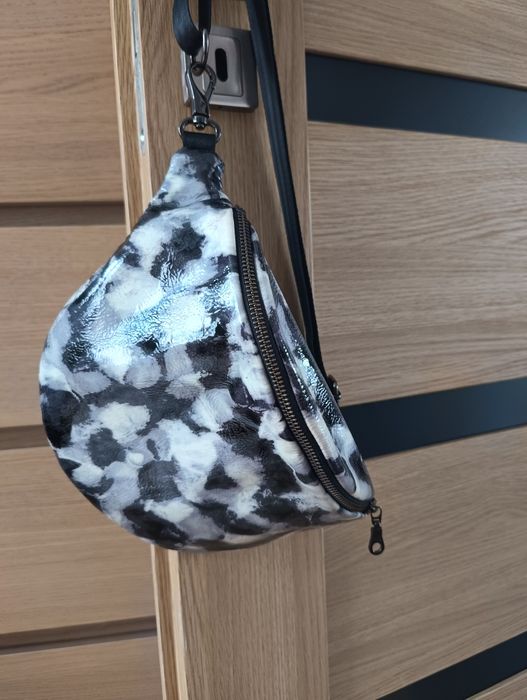 Nerka Anacomito Monochrome Leather r.MIDI, skóra naturalna lakierowana