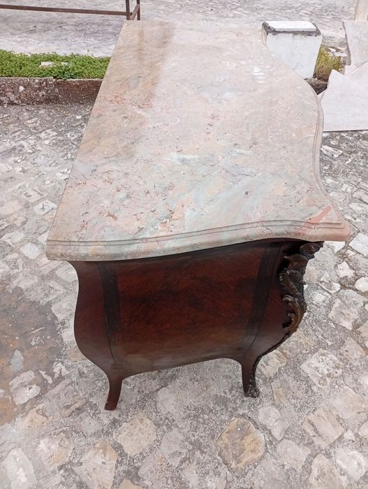 Cómoda em Pau Santo e Sequoia Vermelha