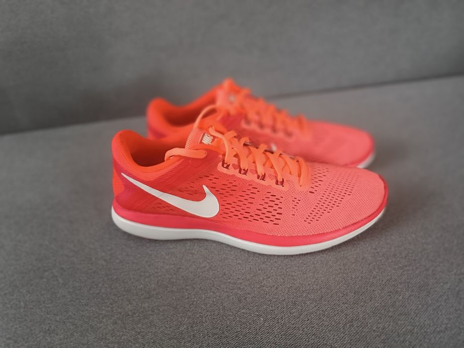 Фірмові жіночі кросівки Nike 40