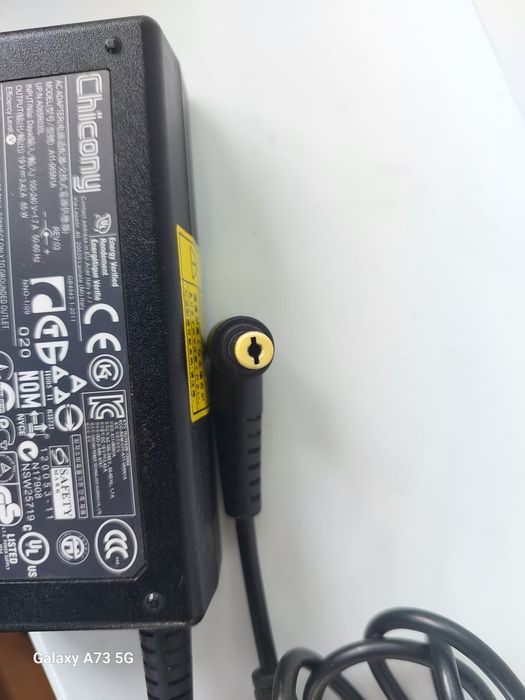 Адаптер для зарядки ноутбуків