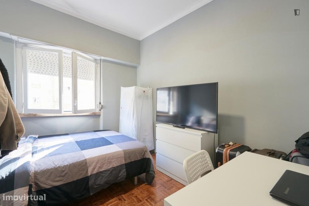 Quarto - localizado em Benfica Lisbon