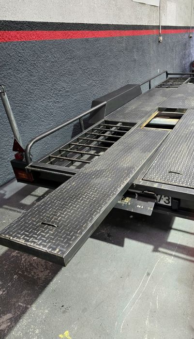 Reboque porta carros com documentos