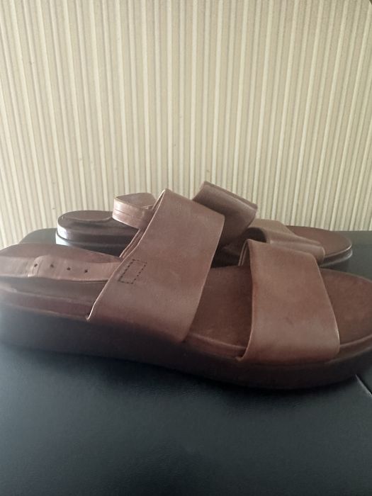 Продам шкіряні босоніжки