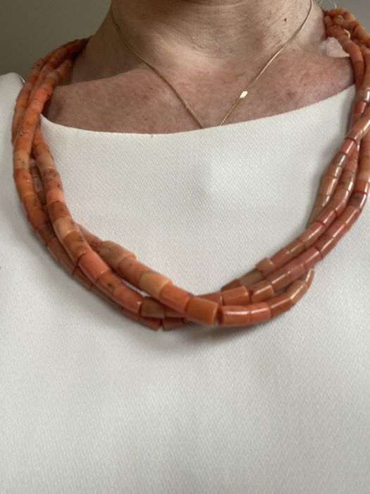 Naturalny koral niebarwiony z korala morskiego stary 101,5 gr