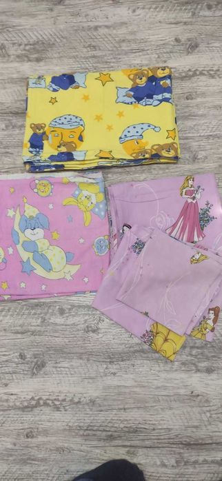 Набор в детску кроватку(пододеяльник,простынь,наволочка Лот постельног