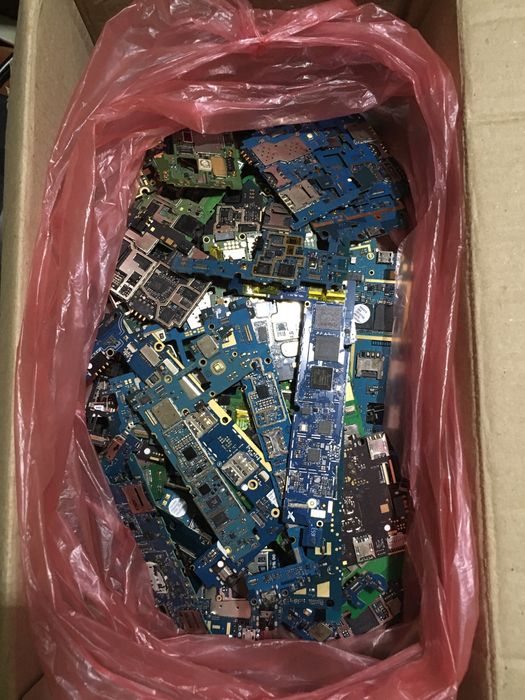 Плати мобільних телефонів на вагу