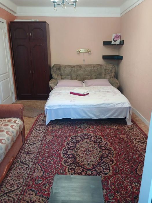 1к посуточно, м. Лесная