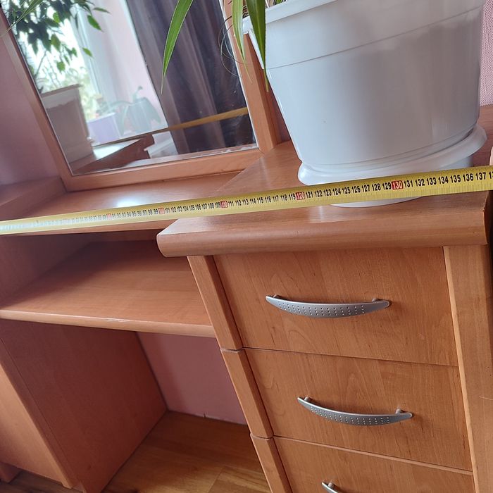 Туалетный столик макіяжний стіл у перукарню