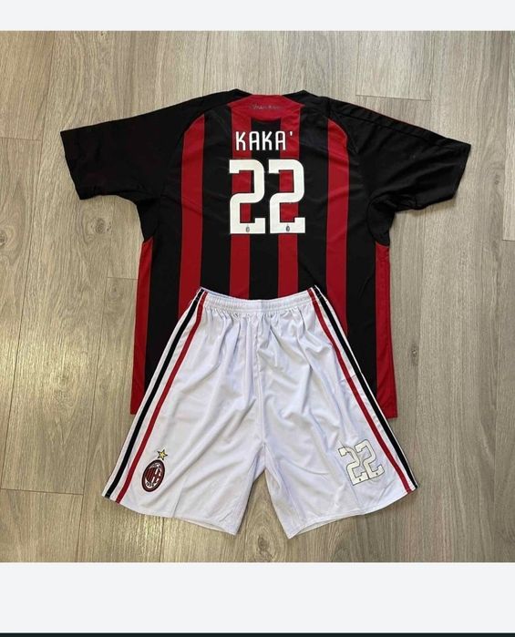 Розпродаж футбольних форм для дітей