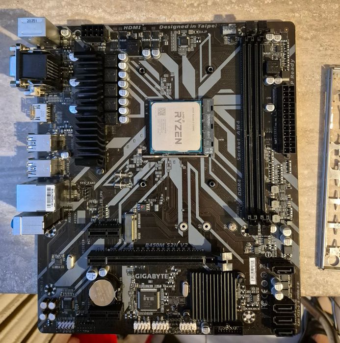 Płyta główna AM4 Gigabyte B450M S2H V2 Micro ATX pudełko i maskownica