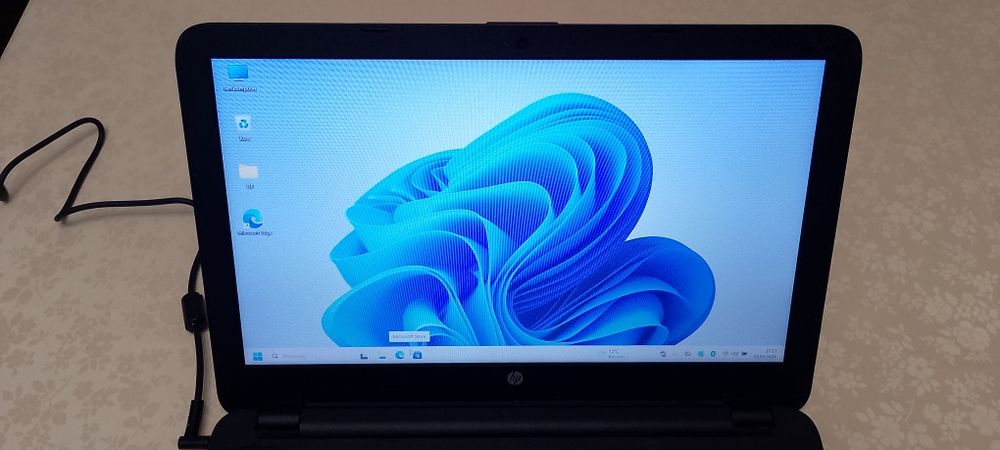 Laptop HP 250 G4 SSD i3 5th Win11 gwarancja.