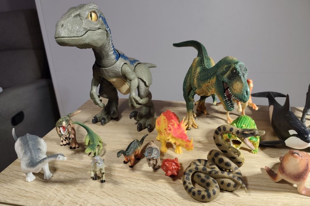 Figurki dinozaury zwierzęta ok 41 szt.