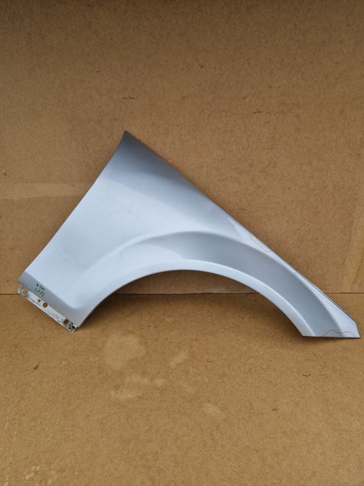 Błotnik prawy przód Mercedes W204 C klasa c775