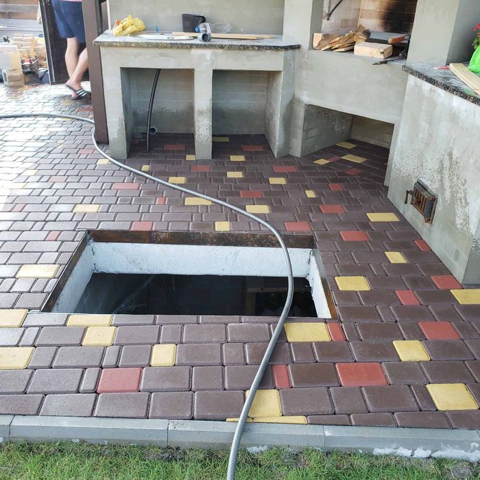 Укладка тротуарної плитки брущятки граніта