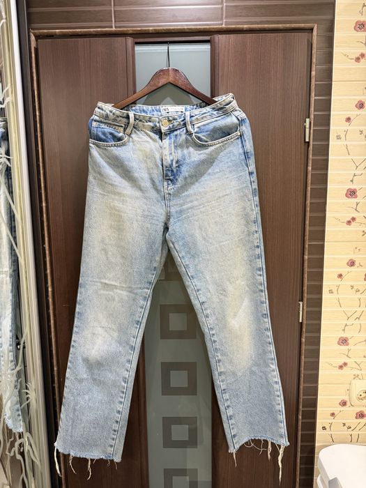 Джинси Zara в світлому блакитному кольорі