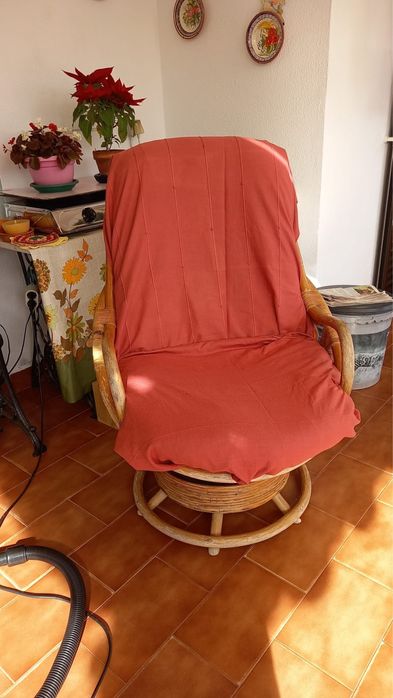 Cadeirão com baloiço e almofadão grande
