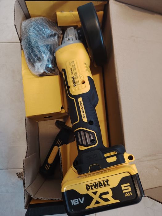Vendo Rebarbadora Dewalt  nova